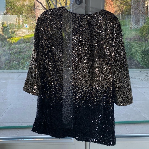 Gold to black sequence throw over - Picture 2 of 3